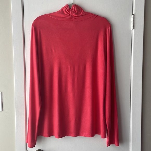 Pretty top for tall lady. - Picture 2 of 3